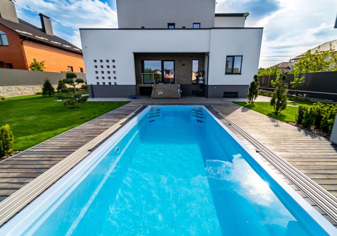Garden pool with clean water, illustrating resource optimization