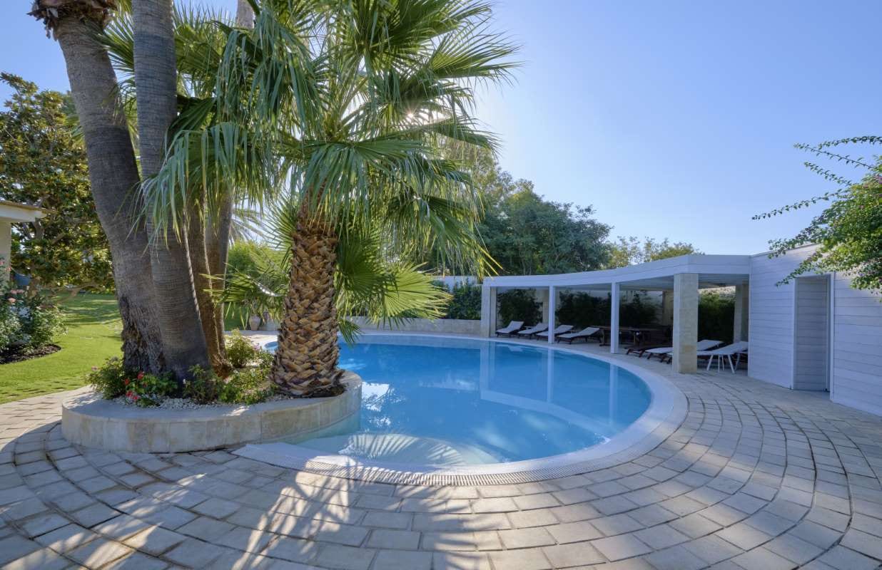 Elegant private house with swimming pool overlooking the Sicilian countryside and garden